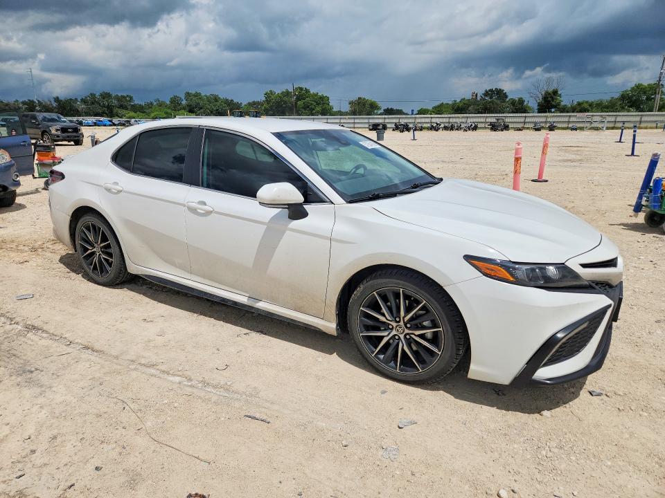 2022 Toyota Camry VIN 4T1T11AKXNU658193 COPART salvage auction — WATER/FLOOD, TX - SALVAGE TITLE-FLOOD DAMAGE, sold $9,500 on 2026-07-02 (photo 4)
