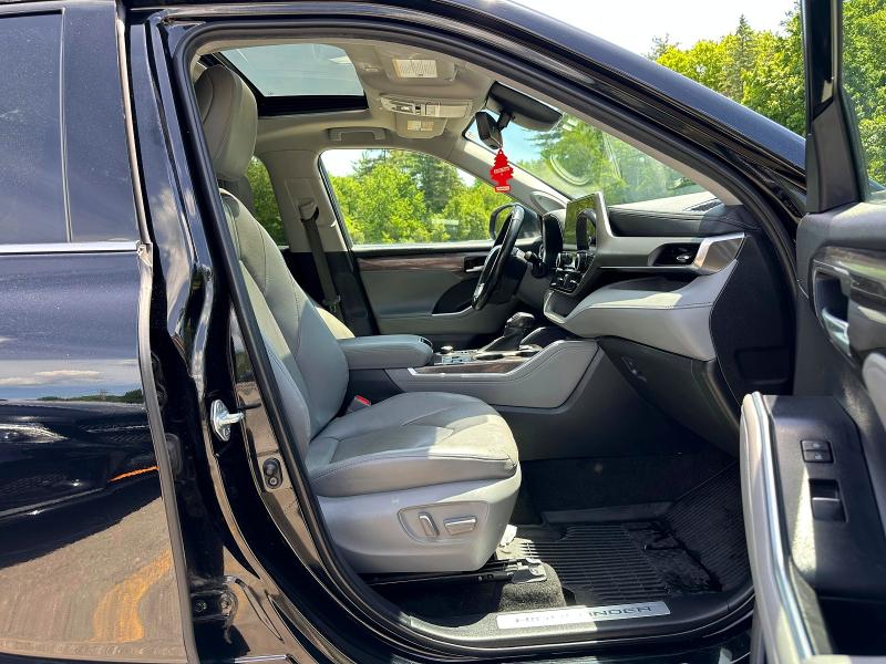 2023 Toyota Highlander VIN 5TDKDRBH4PS001390 COPART salvage auction — MINOR DENT/SCRATCHES, MA - CERTIFICATE OF TITLE, sold $24,100 on 2026-07-29 (photo 6)