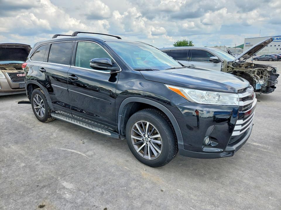 2017 Toyota Highlander VIN 5TDJZRFH4HS400177 COPART salvage auction — SIDE, OK - CERT OF TITLE-SALVAGE, sold $6,000 on 2026-07-29 (photo 4)