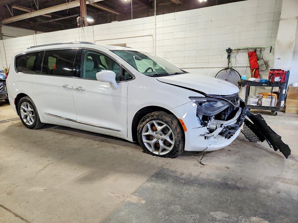 2017 Chrysler Pacifica VIN 2C4RC1EG8HR550929 COPART salvage auction — FRONT END, Mi - Certificate Of Title, sold $2,400 on 2026-07-09 (photo 4)