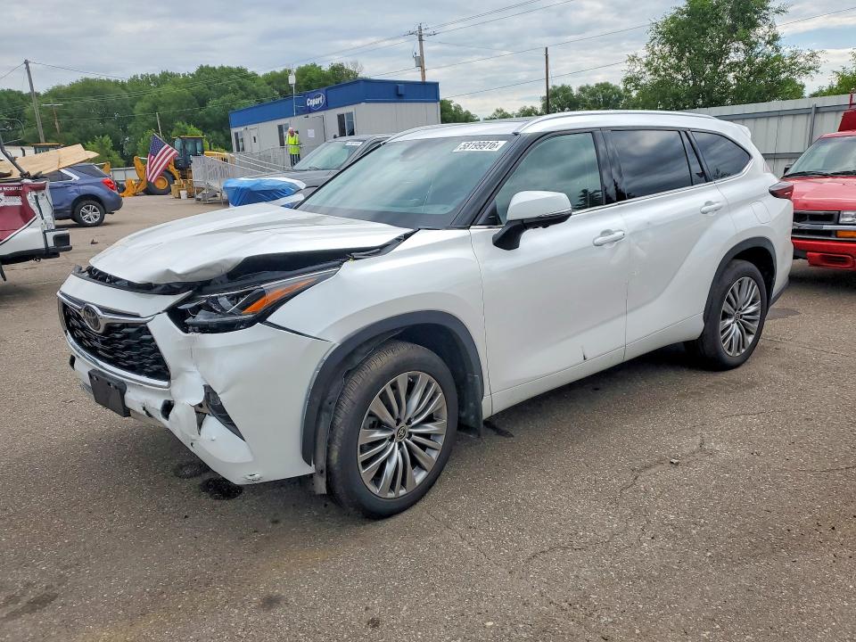 2024 Toyota Highlander VIN 5TDKDRBH5RS564595 — COPART salvage auction photo