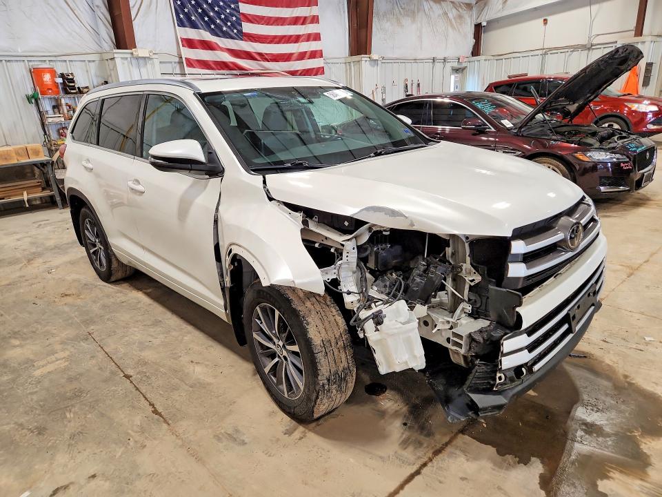 2017 Toyota VIN 5TDJZRFH2HS510189 COPART salvage auction — FRONT END, Wi - Certificate Of Title, sold $8,100 on 2026-07-08 (photo 4)