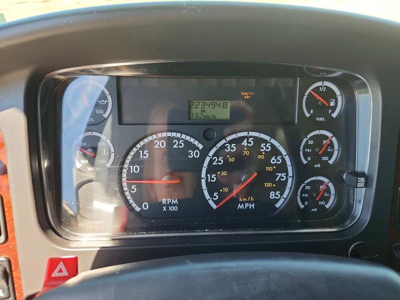 2005 Freightliner M2 106 VIN 1FVACWDJ25DV21761 COPART salvage auction — MINOR DENT/SCRATCHES, IN - CERTIFICATE OF TITLE (P), sold $16,200 on 2026-07-29 (photo 8)