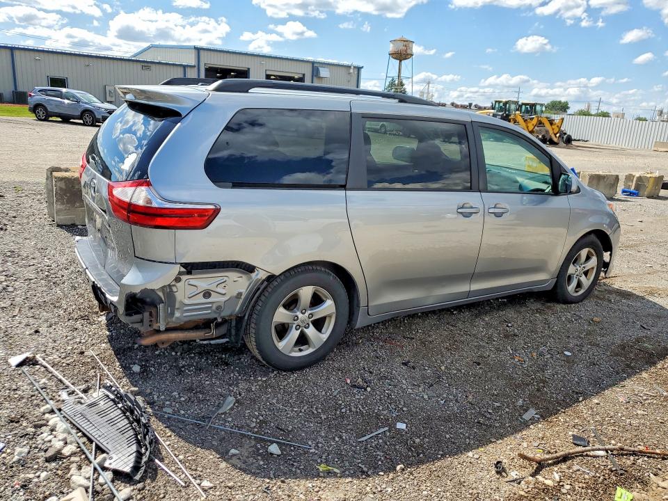 2016 Toyota Sienna VIN 5TDKK3DC8GS745367 COPART salvage auction — MINOR DENT/SCRATCHES, MI - CERTIFICATE OF TITLE, sold $4,250 on 2026-07-29 (photo 3)