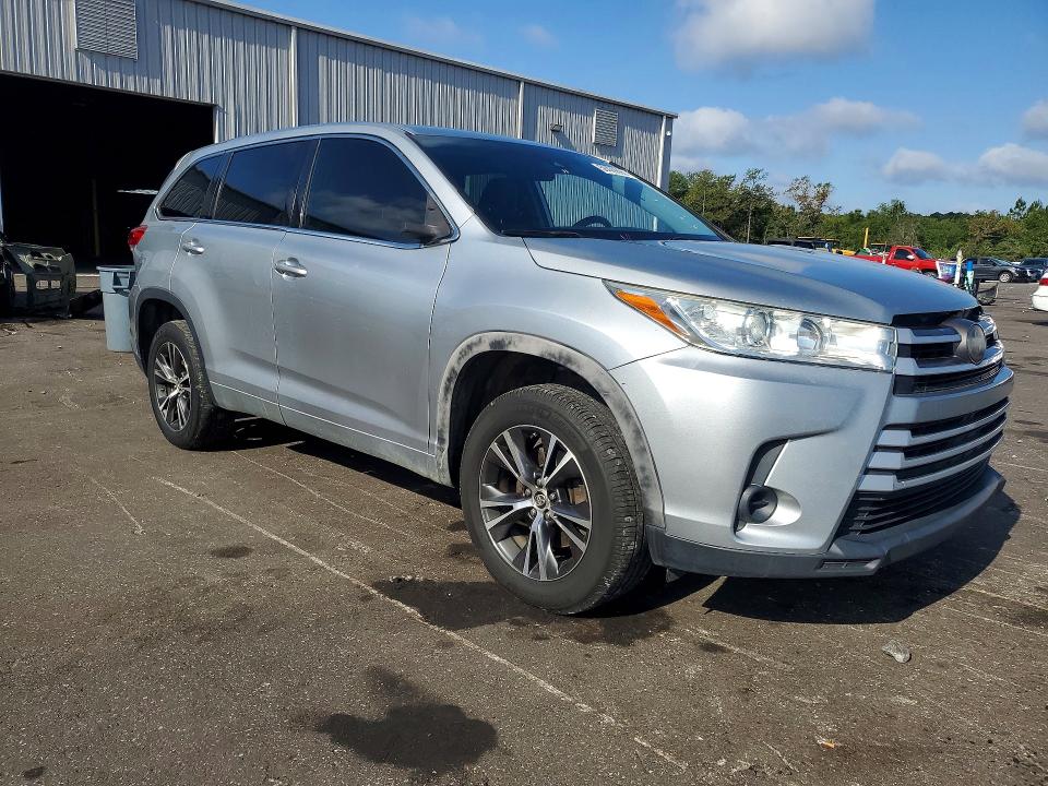 2018 Toyota VIN 5TDZZRFHXJS243165 COPART salvage auction — MINOR DENT/SCRATCHES, Fl - Certificate Of Title (P), sold $8,700 on 2026-07-28 (photo 4)