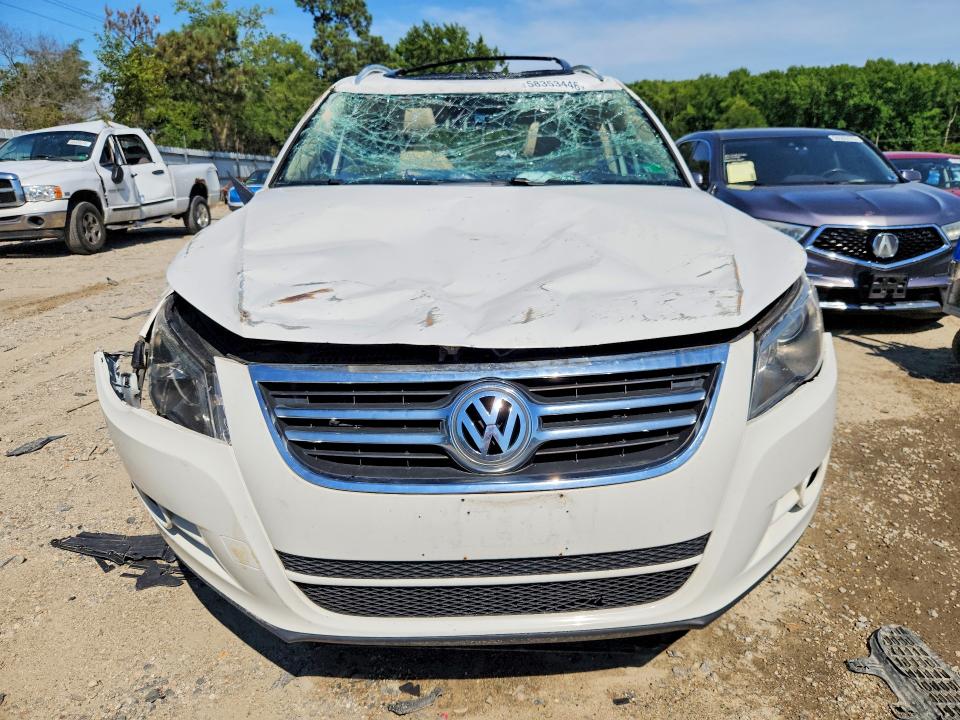 2011 Volkswagen Tiguan VIN WVGBV7AX3BW521837 COPART salvage auction — ROLLOVER, Va - Certificate Of Title, sold $125 on 2026-07-28 (photo 5)