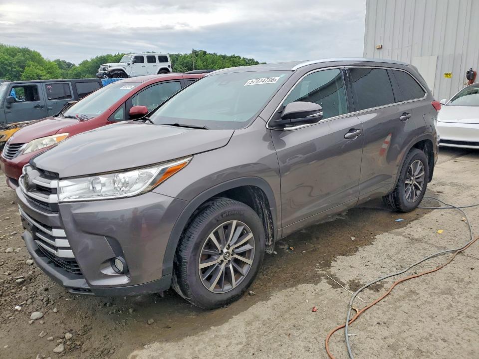 2017 Toyota VIN 5TDJZRFH2HS456991 COPART salvage auction — FRONT END, Nj - Cert Of Title-Salvage, sold $9,400 on 2026-07-22 (photo 1)
