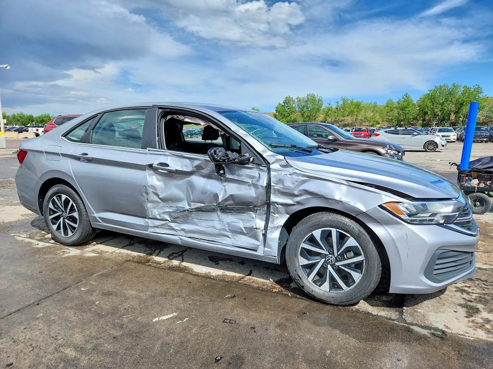 2023 Volkswagen VIN 3VW4M7BU9PM011582 COPART salvage auction — SIDE, Co - Public - Salvage Title, sold $3,900 on 2026-07-22 (photo 4)