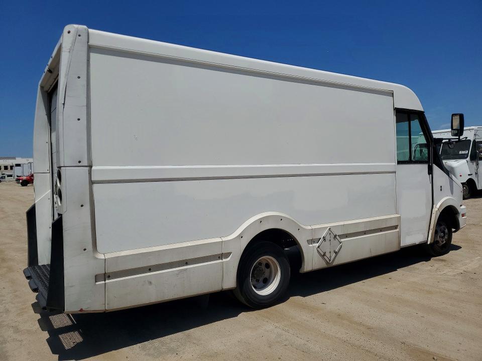 2016 Isuzu Reach VIN JALB4T173G7W01235 COPART salvage auction — NORMAL WEAR, Ca - Dis/Dlr/Exp Only Clean Title, sold $3,950 on 2026-07-30 (photo 3)