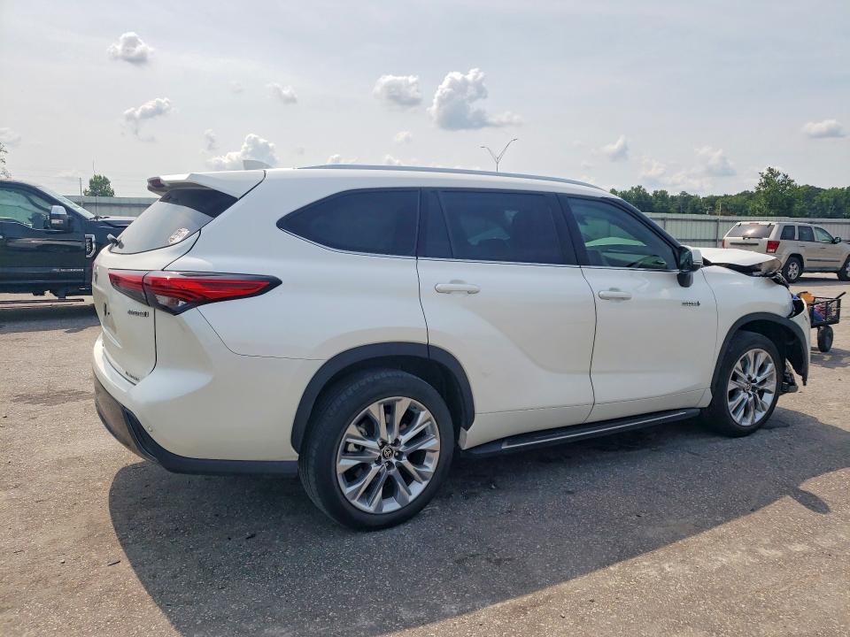 2021 Toyota Highlander VIN 5TDYARAH0MS005467 COPART salvage auction — FRONT END, Nc - Salvage Certificate Of Title, sold $3,100 on 2026-07-28 (photo 3)