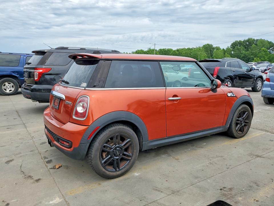 2012 Mini Cooper VIN WMWSV3C51CTY18047 COPART salvage auction — MINOR DENT/SCRATCHES, Ky - Certificate Of Title, sold $475 on 2026-08-31 (photo 3)