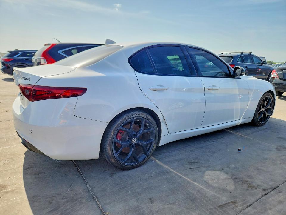 2019 Alfa romeo Giulia VIN ZARFAMAN7K7622765 COPART salvage auction — NORMAL WEAR, Tx - Certificate Of Title (P), sold $5,400 on 2026-07-29 (photo 3)