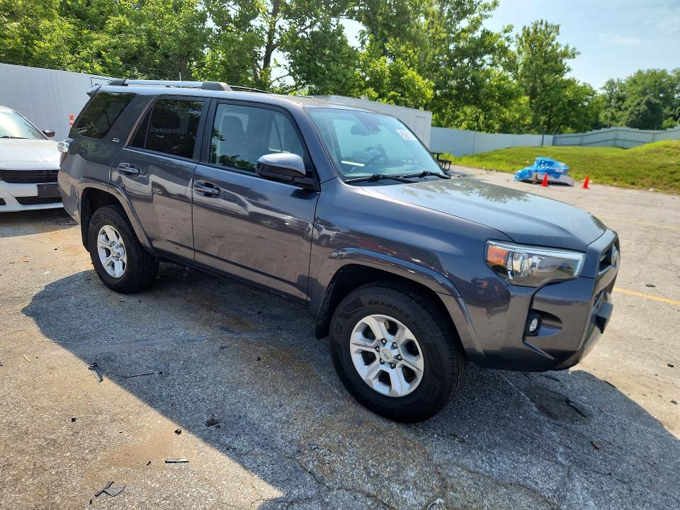 2022 Toyota 4runner VIN JTEMU5JR0N6055046 COPART salvage auction — MINOR DENT/SCRATCHES, Mo - Certificate Of Title, sold $27,000 on 2026-07-07 (photo 4)