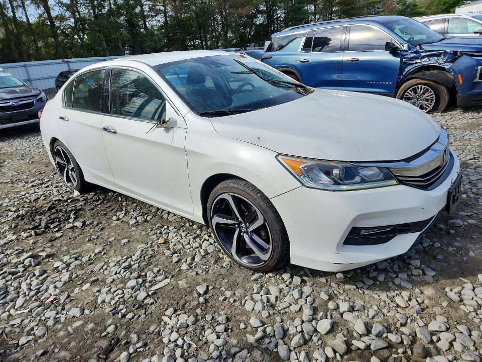2017 Honda Accord VIN JHMCR6F35HC011849 COPART salvage auction — WATER/FLOOD, NJ - CERT OF TITLE-SALVAGE FLOOD, sold $1,500 on 2026-07-29 (photo 4)