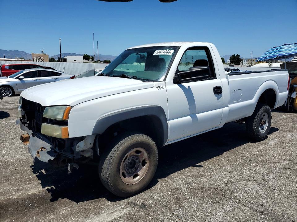 2004 Chevrolet Silverado 2500 VIN 1GBHC24UX4E175162 — COPART salvage auction photo