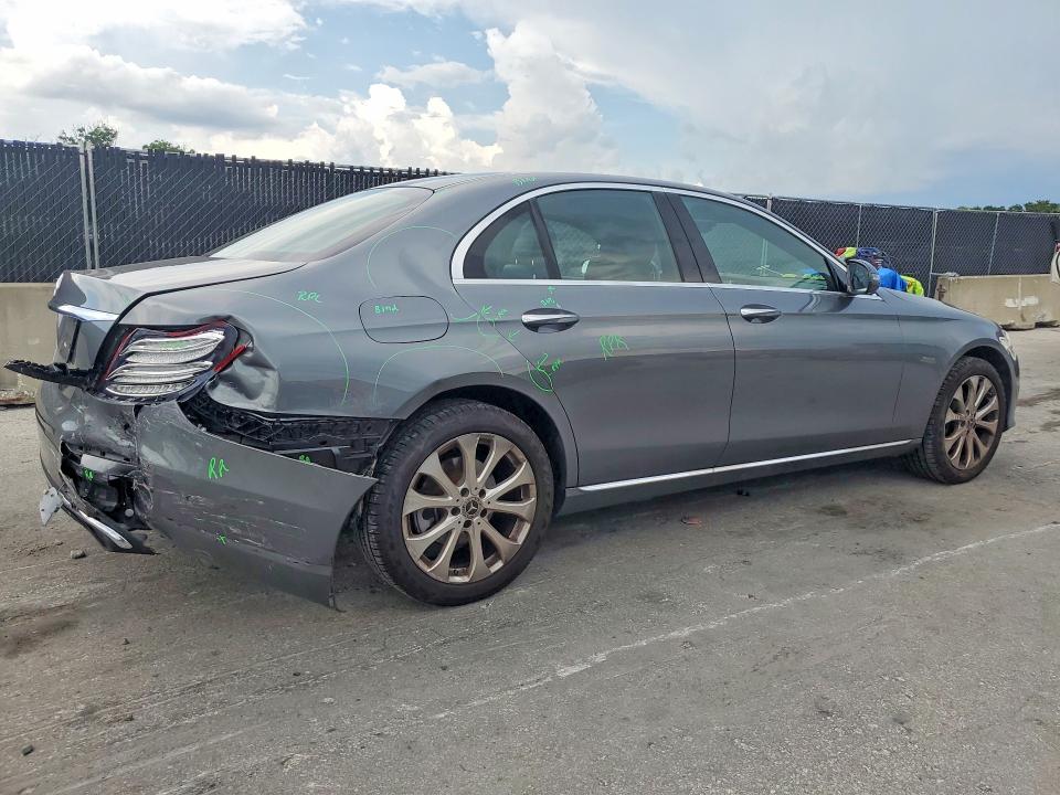 2019 Mercedes-benz E-klasse VIN WDDZF4JB6KA586977 COPART salvage auction — REAR END, Fl - Cert Of Title Slvg Rebuildable, sold $12,400 on 2026-07-14 (photo 3)