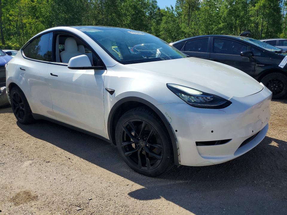 2021 Tesla Model y VIN 5YJYGAEE4MF189669 COPART salvage auction — SIDE, On - Permit No Brand - Unfit, sold $11,500 on 2026-07-09 (photo 4)