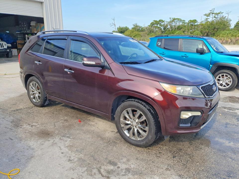 2012 Kia Sorento VIN 5XYKW4A24CG295830 COPART salvage auction — MINOR DENT/SCRATCHES, Fl - Certificate Of Title, sold $600 on 2026-07-30 (photo 4)