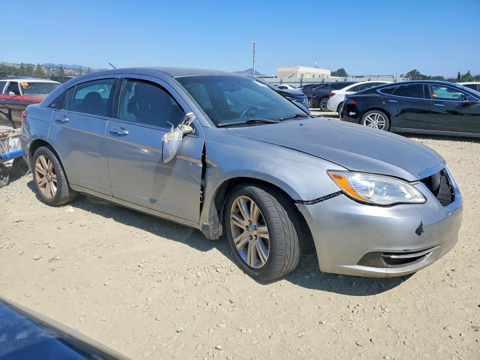 2013 Chrysler 200 VIN 1C3CCBAB5DN640069 COPART salvage auction — FRONT END, Ca - Dis/Dlr/Exp App For Dup Clean, sold $500 on 2026-07-16 (photo 4)