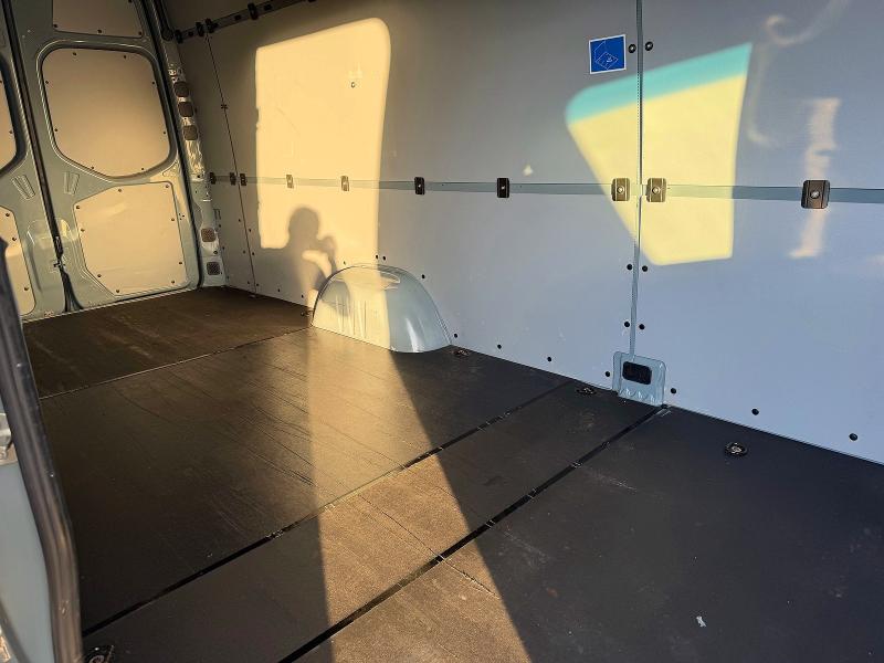 2023 Mercedes-benz Sprinter VIN W1Y4NDHY7PT136876 COPART salvage auction — NORMAL WEAR, Va - Certificate Of Title (P), sold $18,000 on 2026-07-06 (photo 6)
