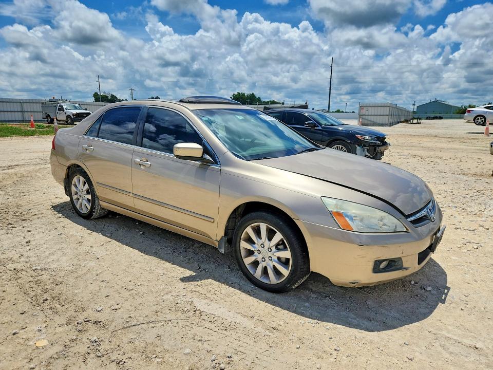 2006 Honda Accord VIN 1HGCM66586A003403 COPART salvage auction — NORMAL WEAR, Tx - Certificate Of Title, sold $2,350 on 2026-07-02 (photo 4)