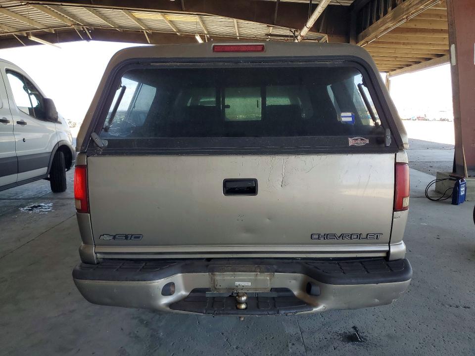 2002 Gmc Sonoma VIN 1GTDT13W32K208282 COPART salvage auction — MINOR DENT/SCRATCHES, Ca - Dis/Dlr/Exp Only Clean Title, sold $750 on 2026-07-02 (photo 6)