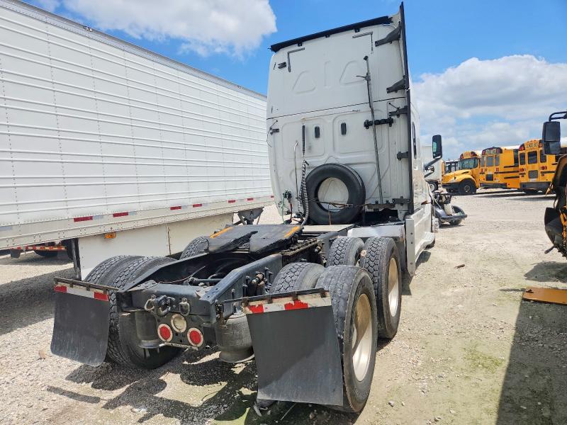 2019 Freightliner Cascadia 126 VIN 3AKJHHDR9KSKD3485 COPART salvage auction — SIDE, TX - SALVAGE VEHICLE TITLE, sold $9,500 on 2026-07-23 (photo 4)