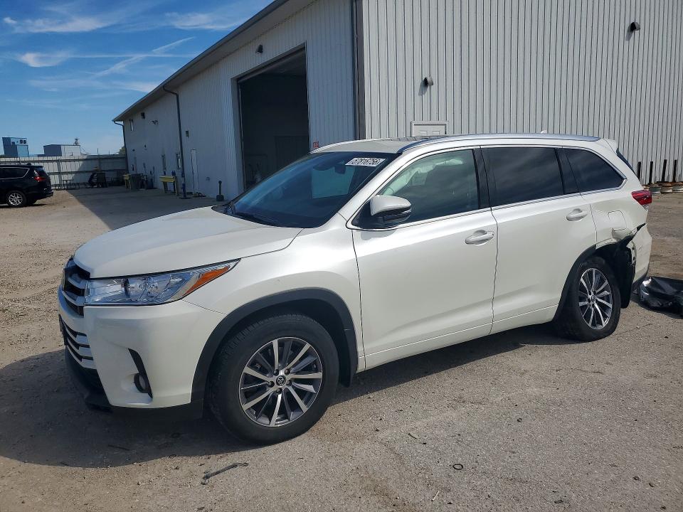2017 Toyota VIN 5TDJZRFHXHS520176 COPART salvage auction — REAR END, Ia - Cert Of Title-Salvage Title, sold $10,700 on 2026-07-24 (photo 1)