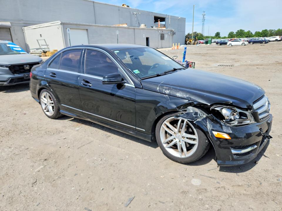 2012 Mercedes-benz C-klasse VIN WDDGF8BB7CR201443 COPART salvage auction — FRONT END, Va - Cert Of Title - Salvage, sold $1,000 on 2026-08-19 (photo 4)