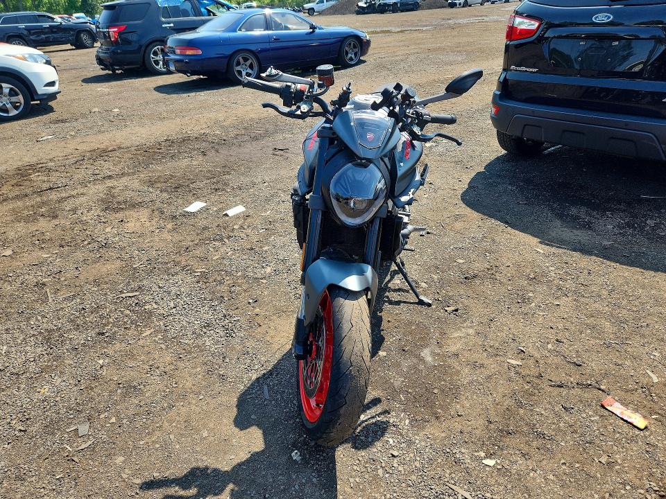 2023 Ducati Monster VIN ZDMMAMDT8PB008201 COPART salvage auction — SIDE, NJ - CERT OF TITLE-SALVAGE, sold $2,200 on 2026-08-06 (photo 2)