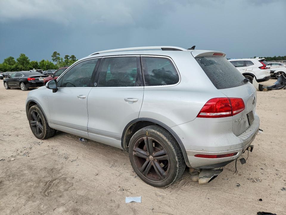 2017 Volkswagen Touareg VIN WVGRF7BP6HD001453 COPART salvage auction — REAR END, Tx - Salvage Vehicle Title, sold $1,350 on 2026-07-21 (photo 2)