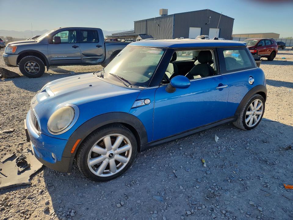 2008 Mini Cooper VIN WMWMF73518TT87567 COPART salvage auction — MINOR DENT/SCRATCHES, Ut - Certificate Of Title (P), sold $1,100 on 2026-08-04 (photo 1)