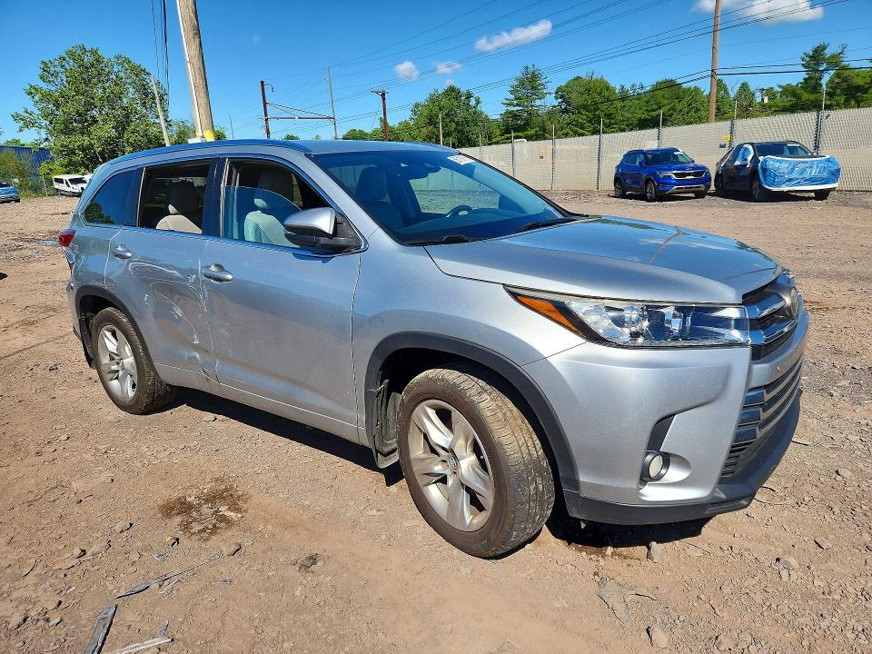 2017 Toyota Highlander VIN 5TDDZRFH0HS428345 COPART salvage auction — SIDE, Pa - Certificate Of Salvage, sold $9,800 on 2026-07-18 (photo 4)