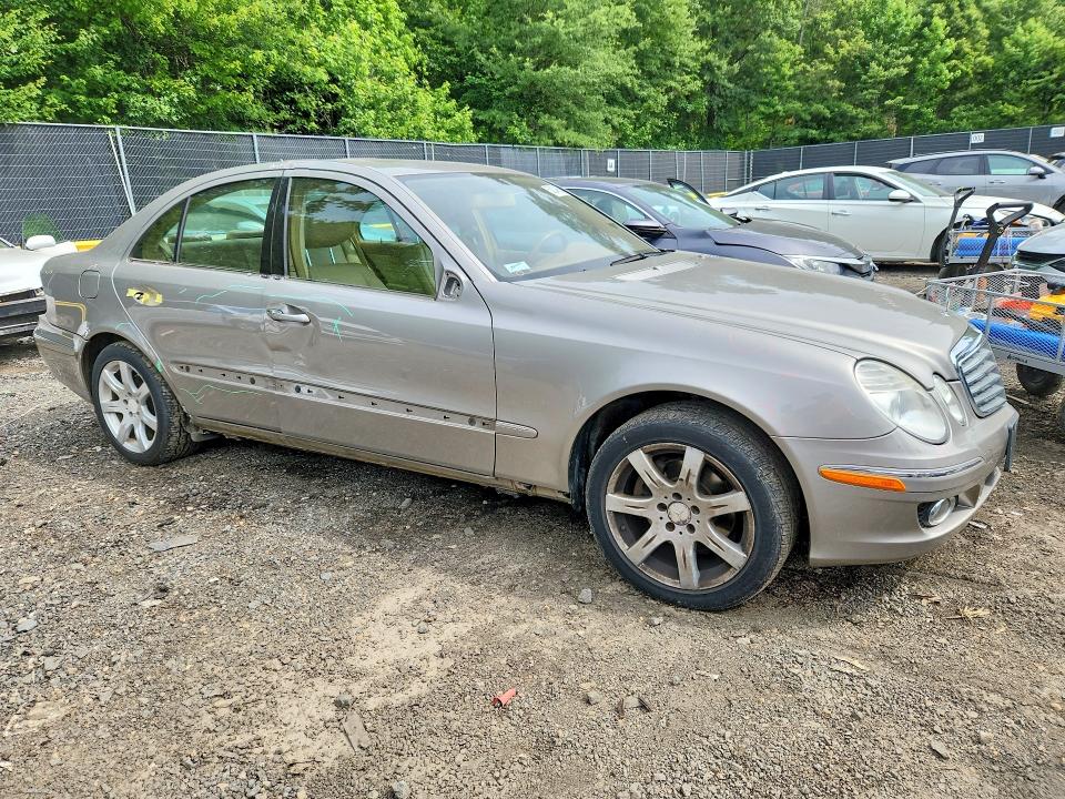 2008 Mercedes-benz E-klasse VIN WDBUF87X28B202614 COPART salvage auction — SIDE, Md - Cert Of Salvage > 75% Damage, sold $550 on 2026-07-31 (photo 4)