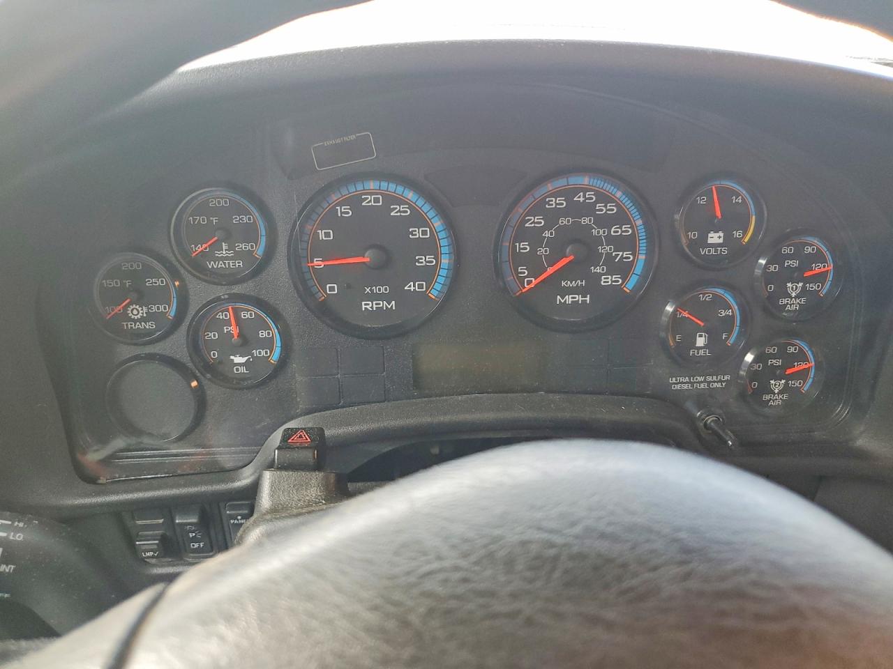 2013 Peterbilt VIN 4DRBUSKN1DB306809 COPART salvage auction — Normal Wear, MO - CERTIFICATE OF TITLE, sold $1,400 on 2026-09-22 (photo 9)