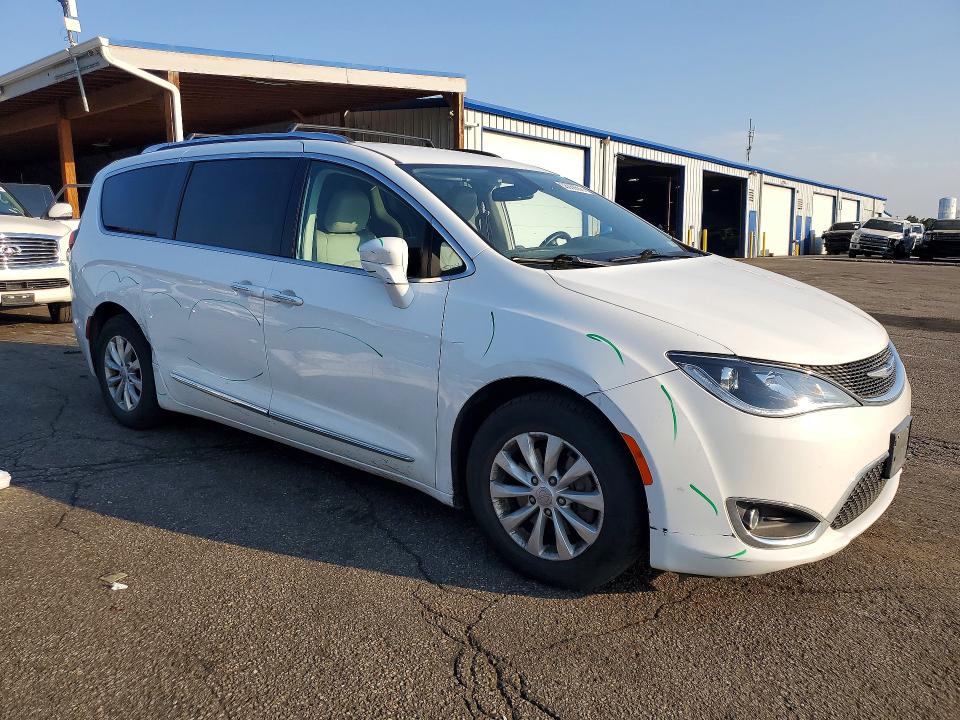 2019 Chrysler VIN 2C4RC1BG8KR560548 COPART salvage auction — SIDE, Co - Public - Salvage Title, sold $325 on 2026-10-02 (photo 4)