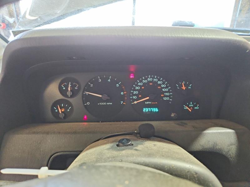 2002 Jeep Grand cherokee VIN 1J4GW48S12C162208 COPART salvage auction — FRONT END, PA - CERTIFICATE OF SALVAGE, sold $300 on 2026-07-02 (photo 9)