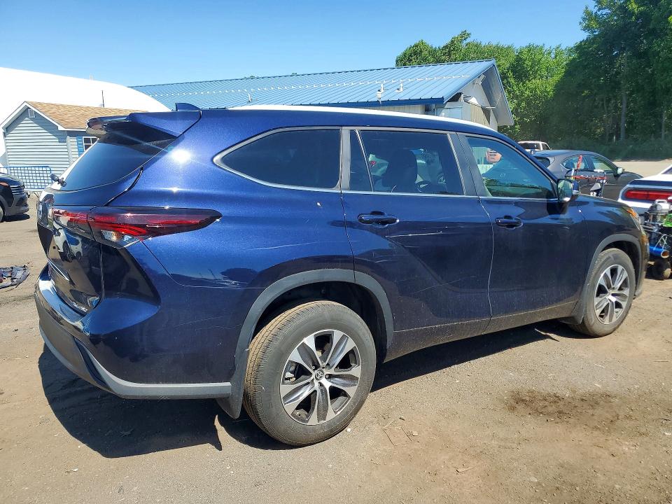 2024 Toyota Highlander VIN 5TDKDRBH2RS534292 COPART salvage auction — ALL OVER, CT - CERT OF TITLE-SALVAGE, sold $13,300 on 2026-07-23 (photo 3)