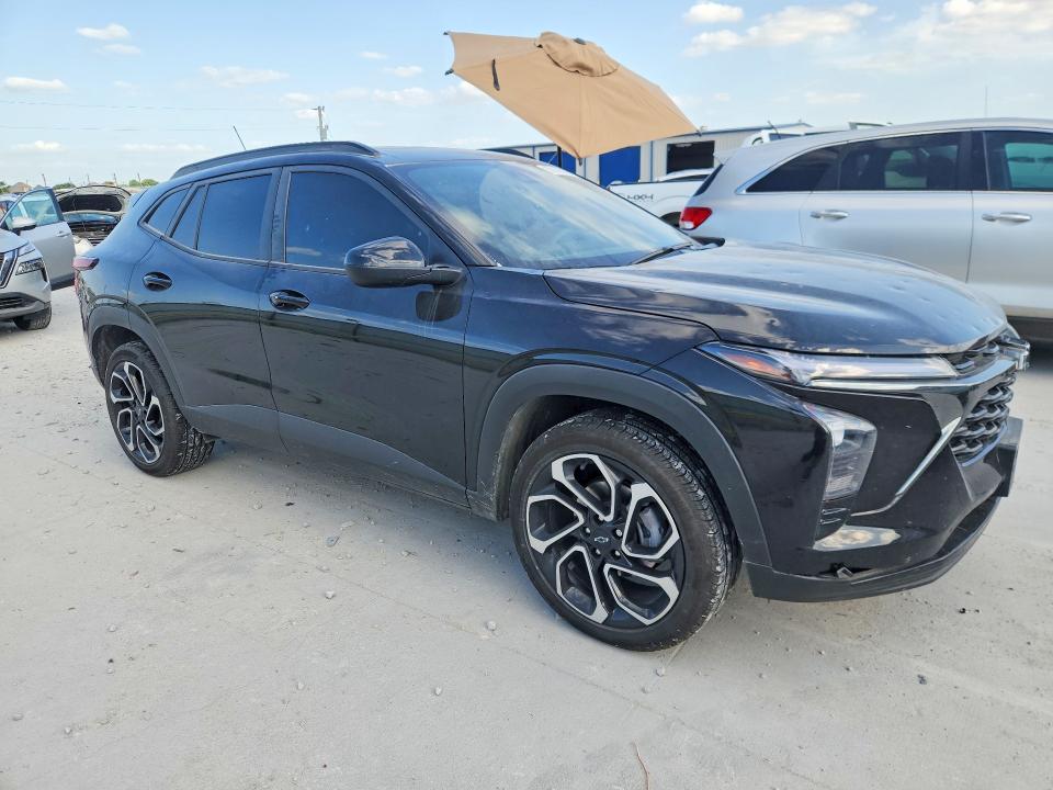 2025 Chevrolet Trax VIN KL77LJEP3SC328769 COPART salvage auction — HAIL, Tx - Certificate Of Title, sold $11,700 on 2026-08-28 (photo 4)