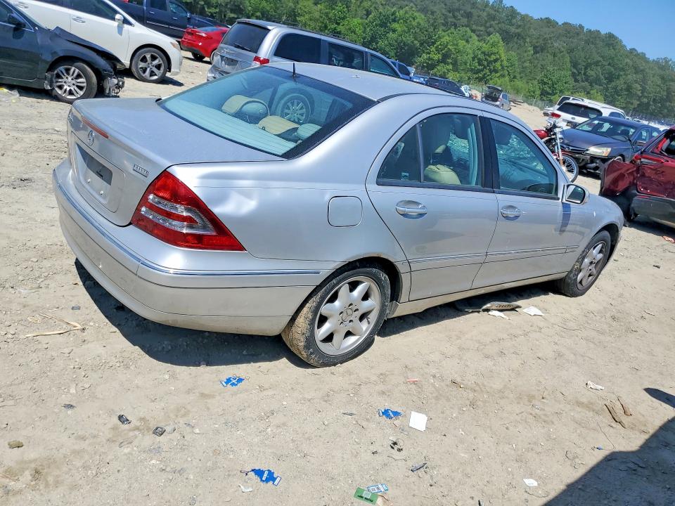 2002 Mercedes-benz C-klasse VIN WDBRF61J52F166142 COPART salvage auction — FRONT END, MD - CERT OF SALVAGE > 75% DAMAGE, sold $300 on 2026-07-07 (photo 3)