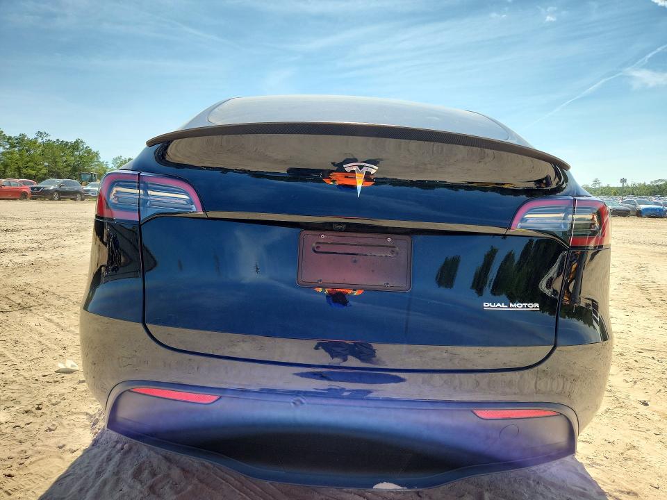 2024 Tesla Model y VIN 7SAYGDEF8RF039777 COPART salvage auction — SIDE, FL - CERT OF TITLE SLVG REBUILDABLE, sold $12,100 on 2026-07-24 (photo 6)
