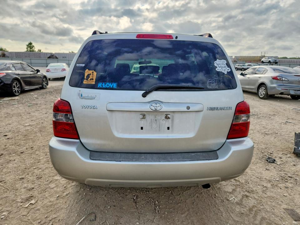 2004 Toyota Highlander VIN JTEDD21A240085854 COPART salvage auction — NORMAL WEAR, MO - DEALER ONLY CLEAN TITLE, sold $1,400 on 2026-07-14 (photo 6)