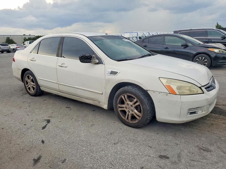 2007 Honda Accord VIN JHMCM56317C009636 COPART salvage auction — SIDE, FL - CERT OF TITLE SLVG REBUILDABLE, sold $375 on 2026-07-09 (photo 4)