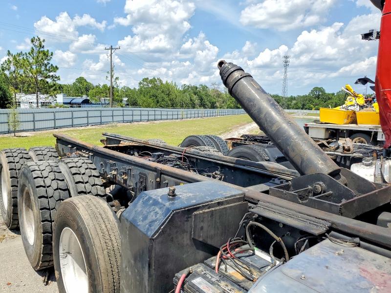 2013 Mack Gu813 VIN 1M2AX18C2DM021091 COPART salvage auction — ROLLOVER, FL - CERT OF TITLE SLVG REBUILDABLE, sold $8,800 on 2026-07-23 (photo 9)