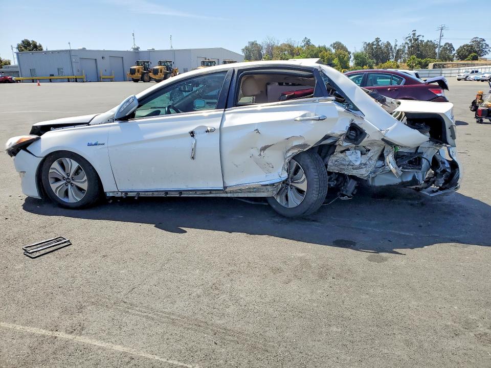 2013 Hyundai VIN KMHEC4A43DA064843 COPART salvage auction — UNDERCARRIAGE, Ca - Salvage Certificate, sold $350 on 2026-07-13 (photo 2)