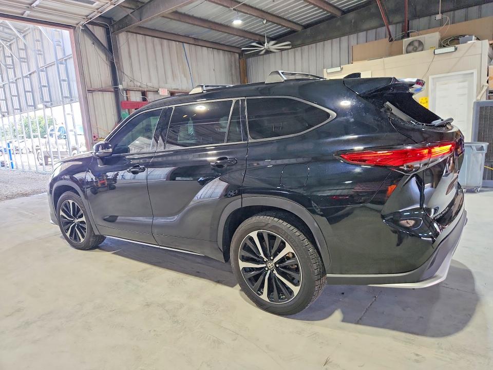2022 Toyota Highlander VIN 5TDLZRAH5NS136219 COPART salvage auction — HAIL, Salvage Title, sold $5,000 on 2026-07-29 (photo 2)