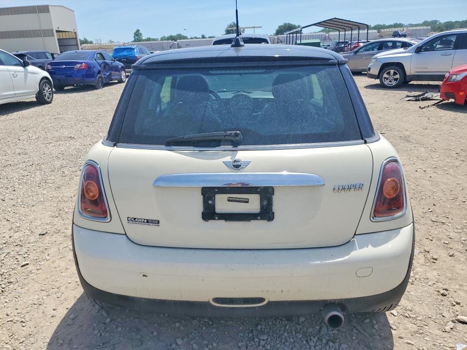 2009 Mini Cooper VIN WMWMF33549TW74251 COPART salvage auction — MINOR DENT/SCRATCHES, Mo - Dealer Only Clean Title (P), sold $525 on 2026-07-07 (photo 6)