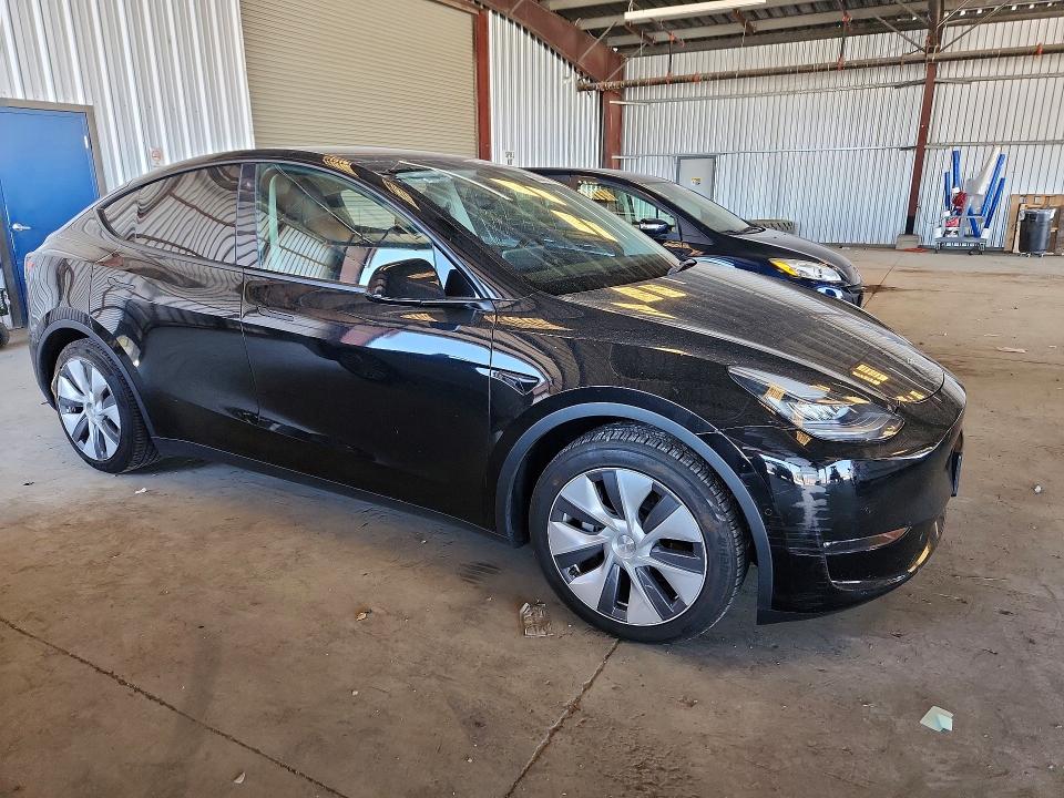 2021 Tesla Model y VIN 5YJYGAEE0MF154899 COPART salvage auction — SIDE, CA - SALVAGE CERTIFICATE, sold $9,000 on 2026-07-13 (photo 4)