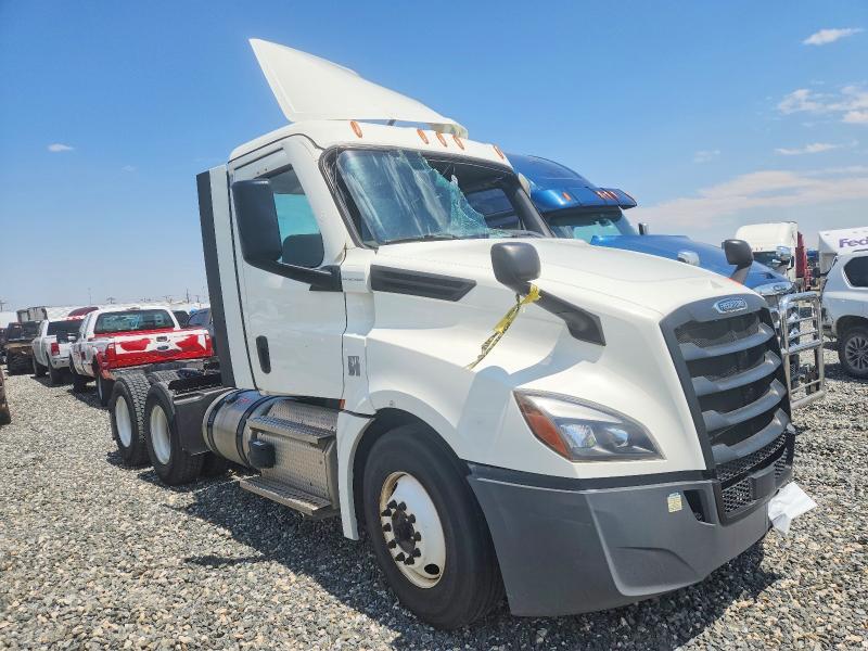 2022 Freightliner Cascadia 126 VIN 3AKJHLDV3NSNF2689 COPART salvage auction — ROLLOVER, AZ - CERT OF TITLE - SALVAGE, sold $5,700 on 2026-08-14 (photo 1)
