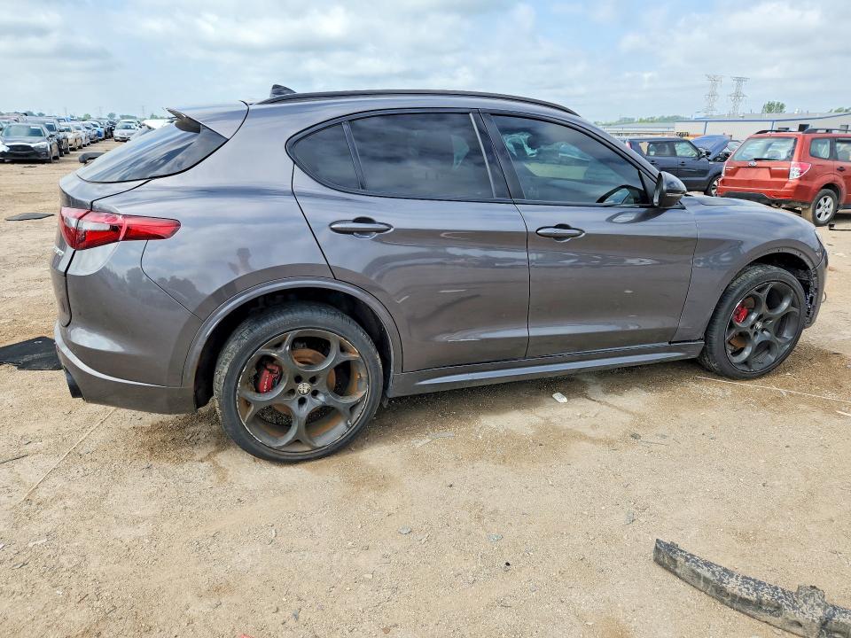 2022 Alfa romeo Stelvio VIN ZASPAKBN7N7D42339 COPART salvage auction — MINOR DENT/SCRATCHES, Il - Certificate Of Title, sold $10,800 on 2026-08-18 (photo 3)